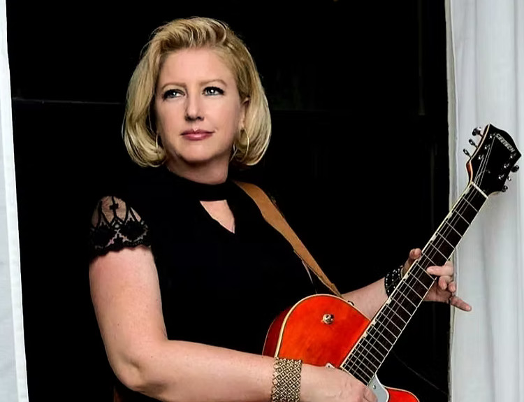 Jessica Kaczmarek performing on stage