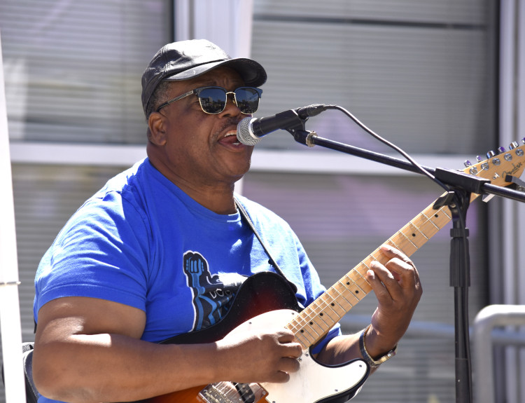 Lester Lands performing on stage